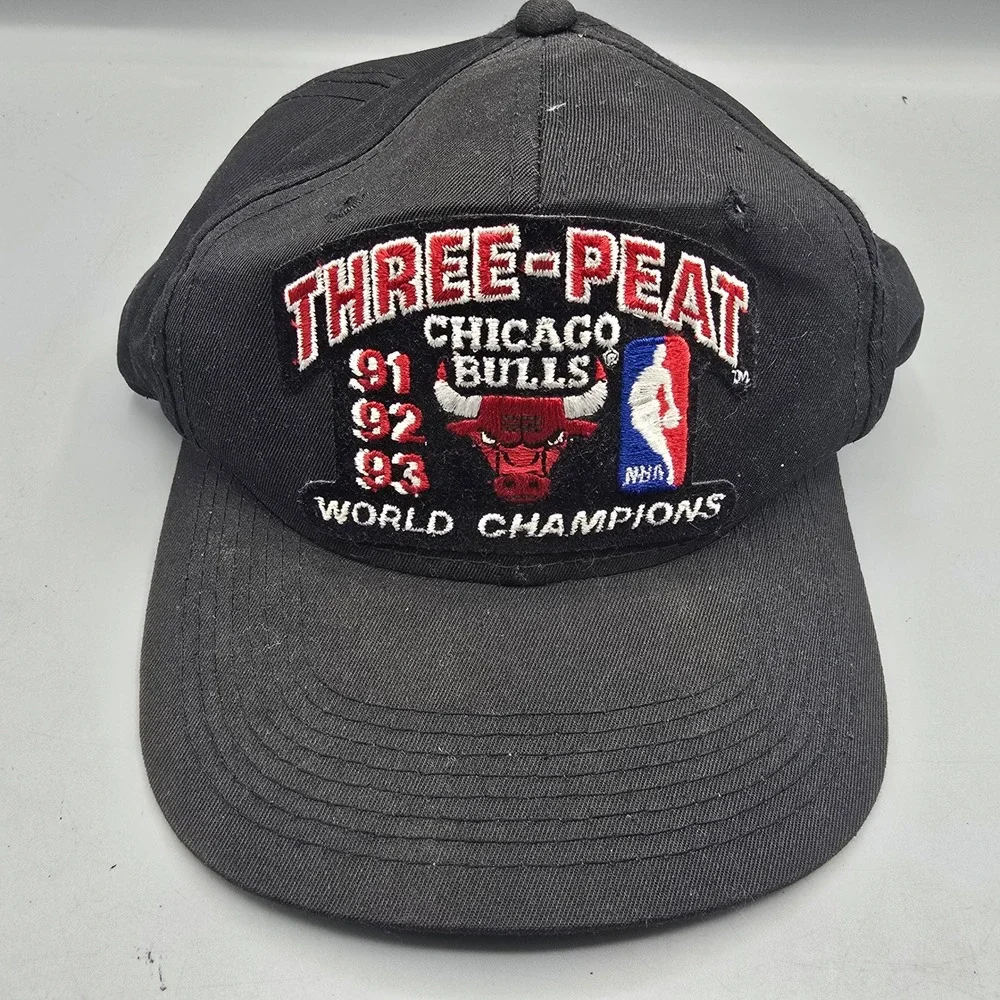 Vintage Chicago Bulls Three-Peat 91 92 93 World Champions Snapback Hat Black NBA